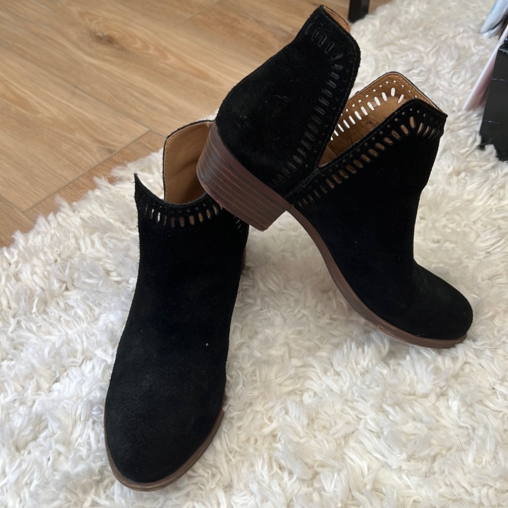 Lucky brand black suede ankle bootie cute cutouts  with short square heel